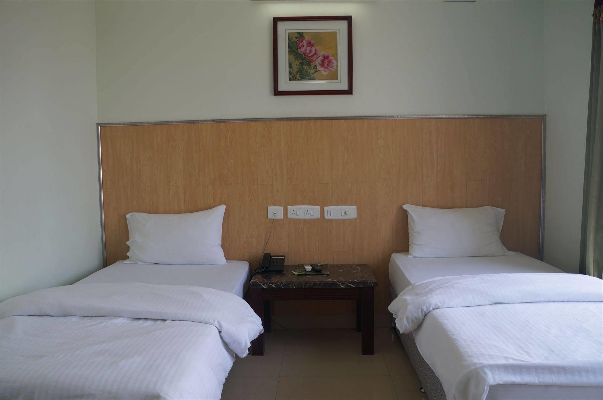 Lotels Hotel Chennai Exterior photo