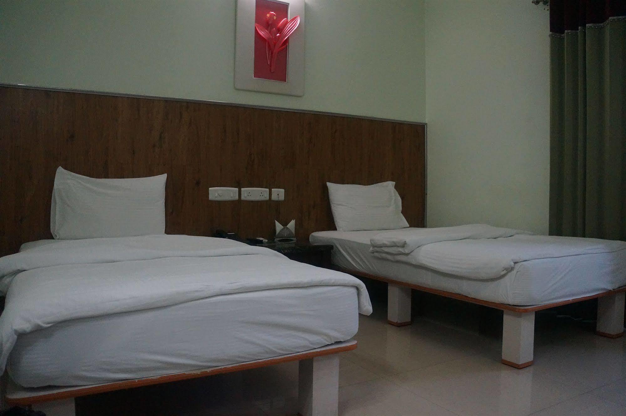 Lotels Hotel Chennai Exterior photo